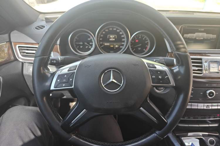 Used Mercedes-Benz E-Class 2015 Facelift E 200 L Steering Wheel