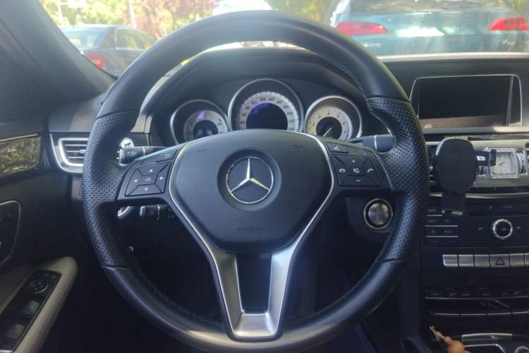Used Mercedes-Benz E-Class 2015 Restyled E 260 L Sport Edition Steering Wheel