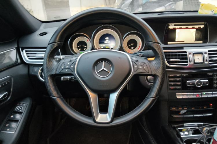 Used Mercedes-Benz E-Class 2015 E 260 L Sport Luxury Model Steering Wheel