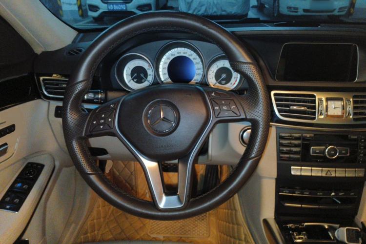 Used Mercedes-Benz E-Class 2015 E 260 L Sport & Fashion Model Steering Wheel