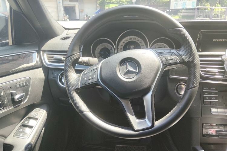 Used Mercedes-Benz E-Class 2015 E 260 L Sport & Fashion Model Steering Wheel
