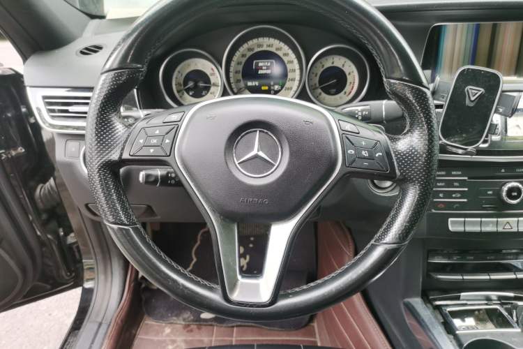 Used Mercedes-Benz E-Class 2015 Facelift E 200 L Sport Edition Steering Wheel