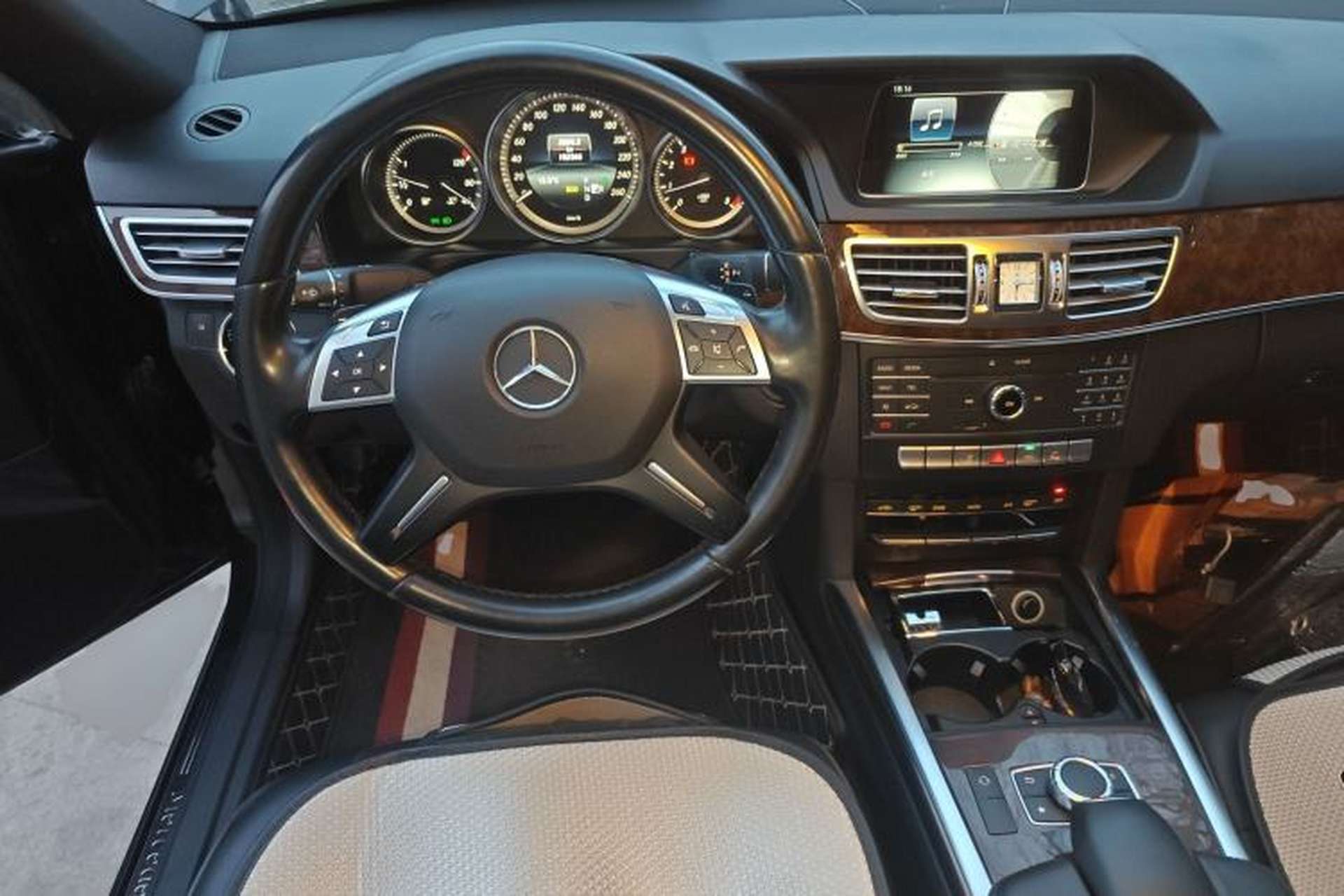 Used Mercedes-Benz E-Class 2015 Facelift E 200 L Steering Wheel