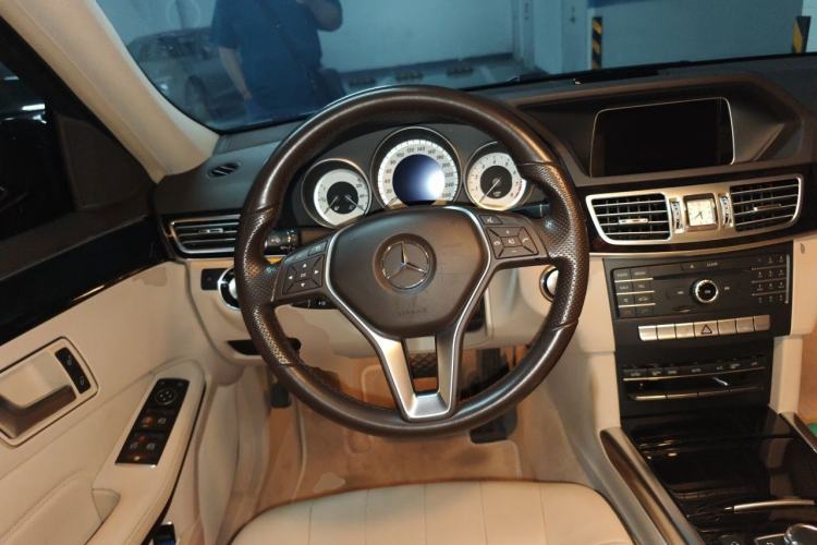 Used Mercedes-Benz E-Class 2015 Facelift E 180 L Steering Wheel