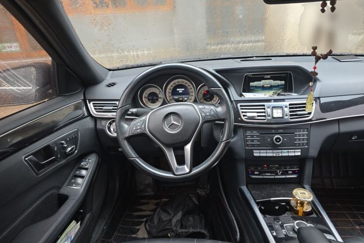 Used Mercedes-Benz E-Class 2015 E 260 L Sport & Fashion Model Steering Wheel