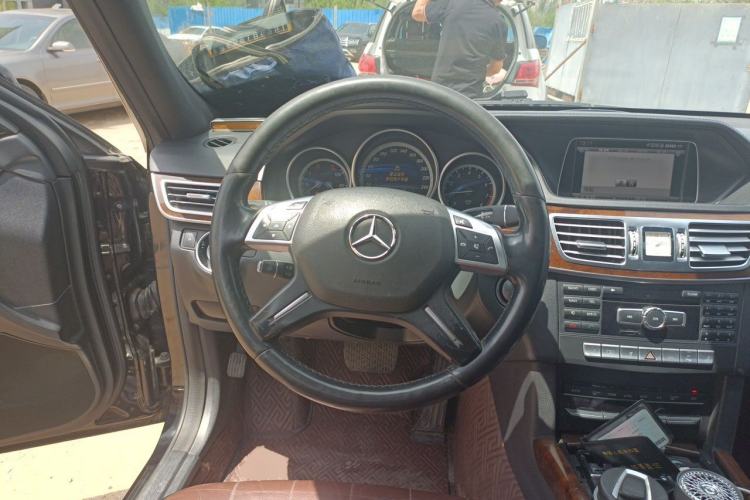 Used Mercedes-Benz E-Class 2015 E 320 L Luxury 4MATIC Steering Wheel