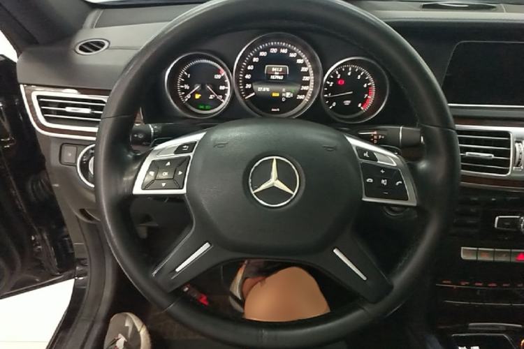 Used Mercedes-Benz E-Class 2015 E 320 L 4MATIC Steering Wheel