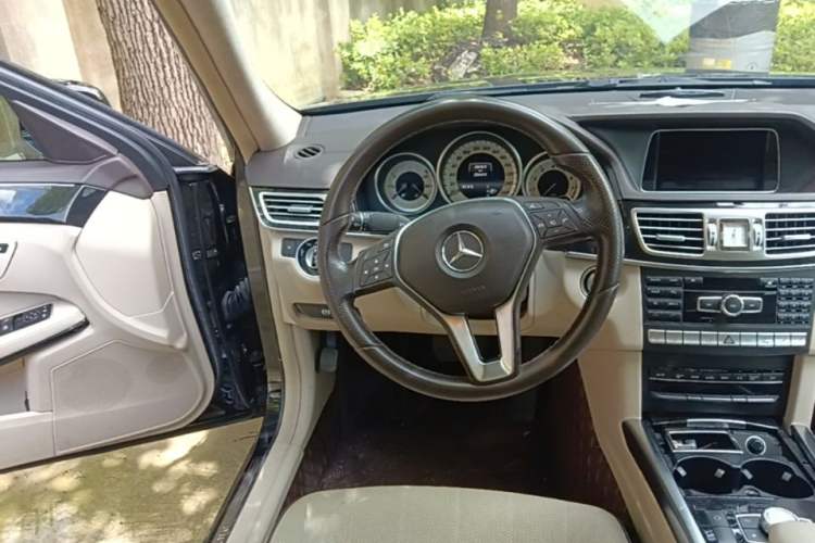Used Mercedes-Benz E-Class 2015 E 320 L Sport Luxury Model Steering Wheel
