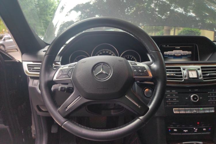 Used Mercedes-Benz E-Class 2015 Facelift E 260 L Luxury Edition Steering Wheel
