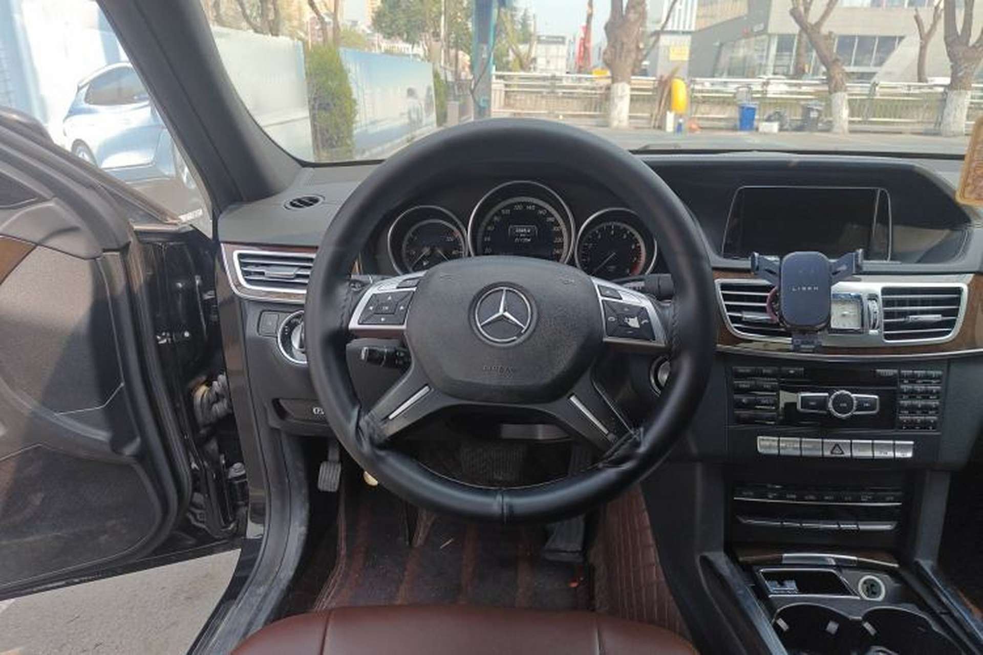 Used Mercedes-Benz E-Class 2015 E 320 L 4MATIC Steering Wheel