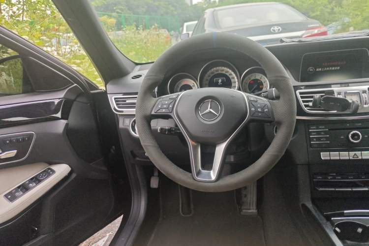 Used Mercedes-Benz E-Class 2015 E 260 L Sport Edition Steering Wheel