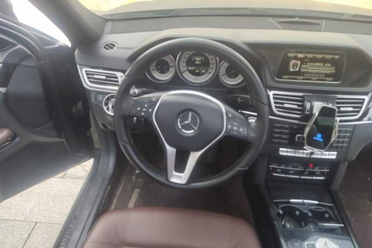 Used Mercedes-Benz E-Class 2015 E 320 L Sport 4MATIC Steering Wheel