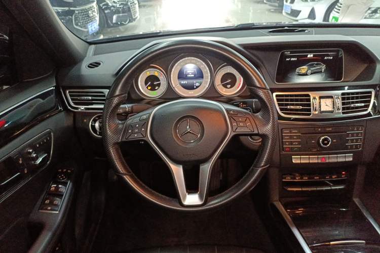 Used Mercedes-Benz E-Class 2015 Revised E 260 L Sporty and Stylish Edition Steering Wheel