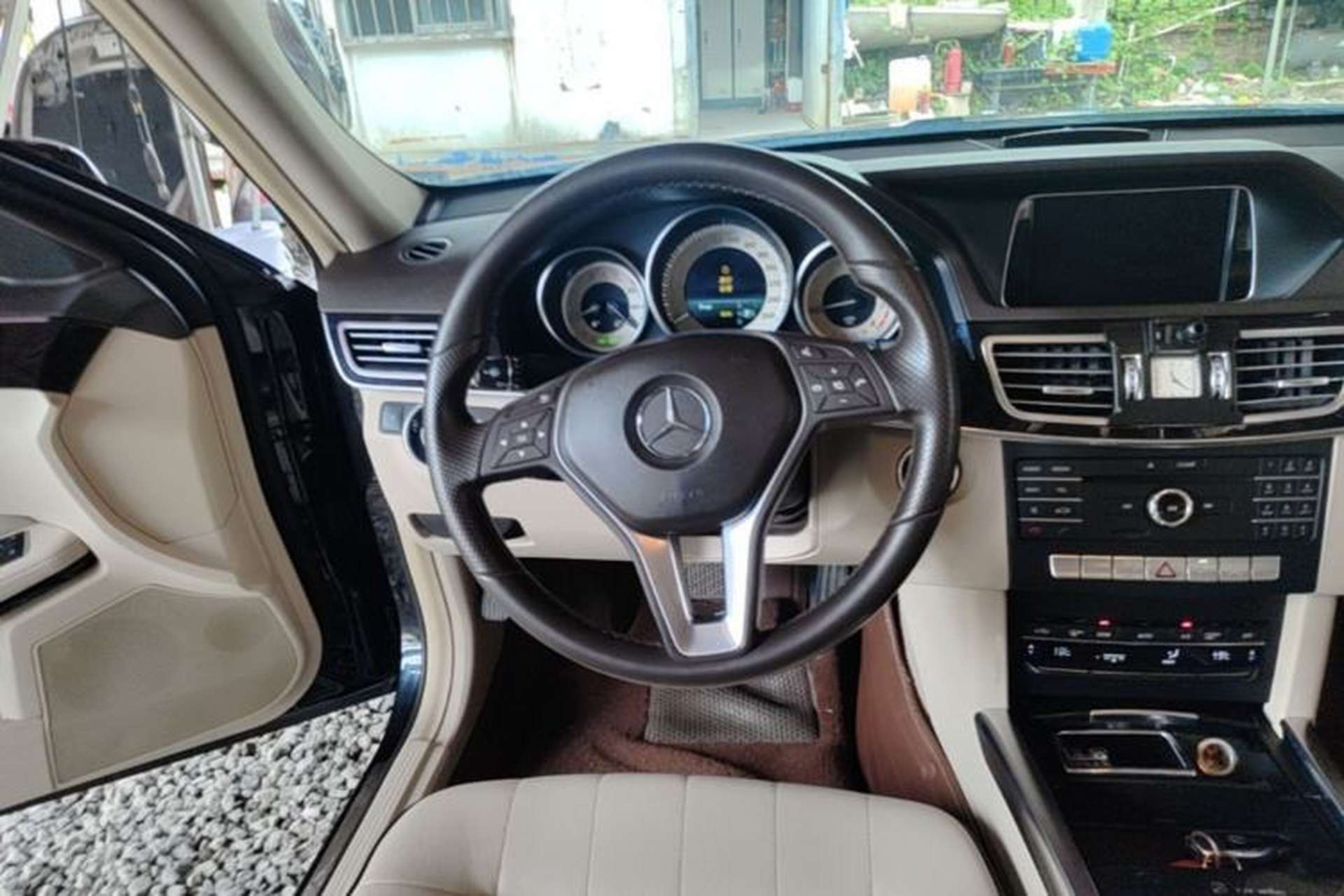 Used Mercedes-Benz E-Class 2015 Facelift E 200 L Sport Edition Steering Wheel