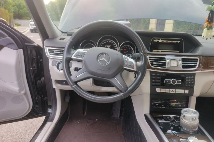 Used Mercedes-Benz E-Class 2015 E 320 L 4MATIC Steering Wheel