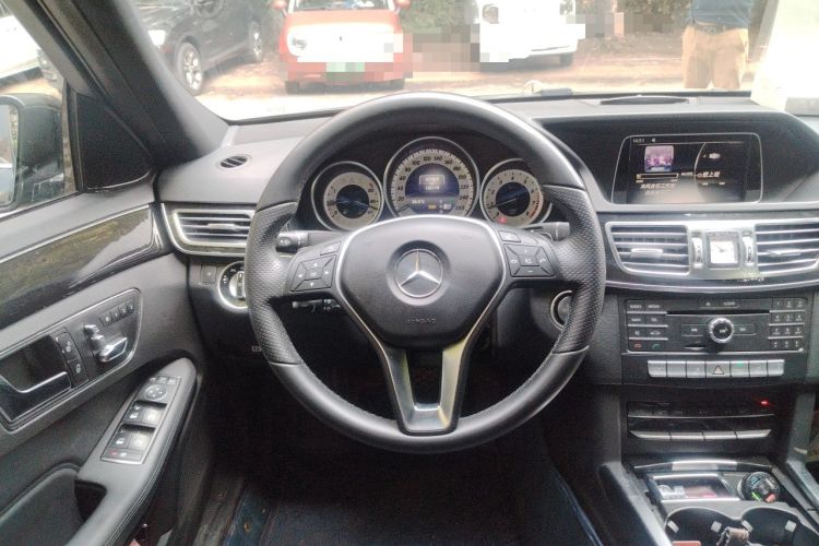 Used Mercedes-Benz E-Class 2015 E 260 L Sport & Fashion Model Steering Wheel