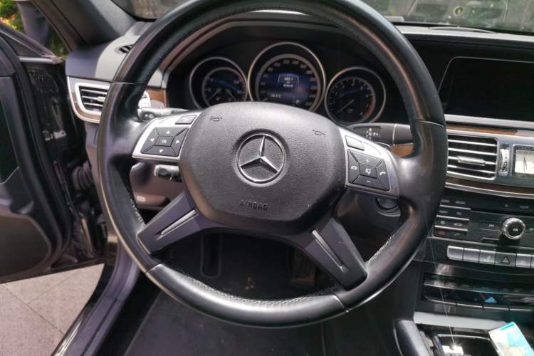 Used Mercedes-Benz E-Class 2015 Facelift E 200 L Steering Wheel