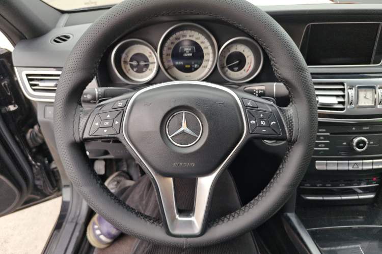 Used Mercedes-Benz E-Class 2015 Facelift E 200 L Sport Edition Steering Wheel