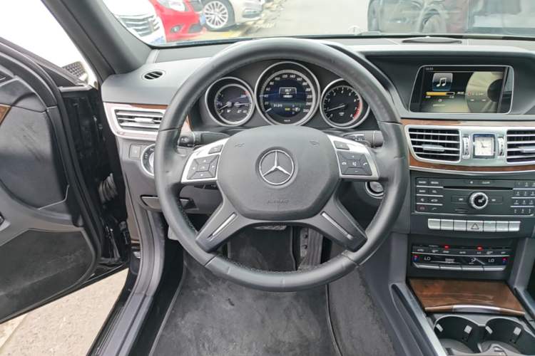 Used Mercedes-Benz E-Class 2015 Facelift E 200 L Steering Wheel