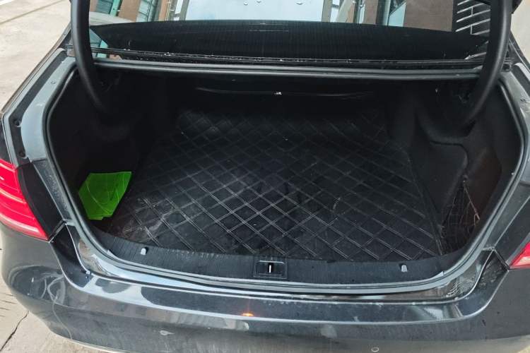Used Mercedes-Benz E-Class 2015 E 260 L Trunk