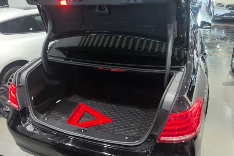 Used Mercedes-Benz E-Class 2015 E 320 L 4MATIC Trunk