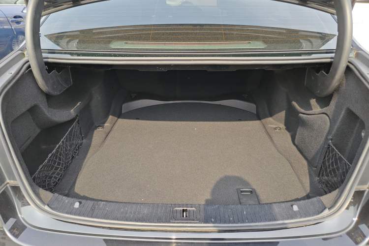 Used Mercedes-Benz E-Class 2015 E 200 L Trunk