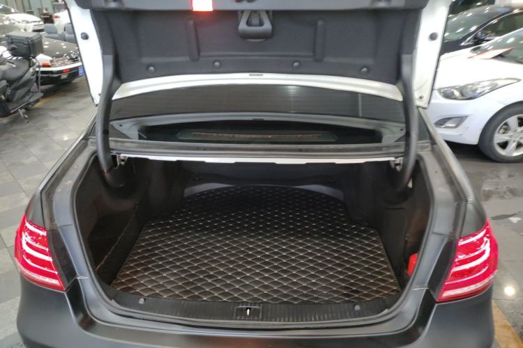 Used Mercedes-Benz E-Class 2015 E 200 L Trunk