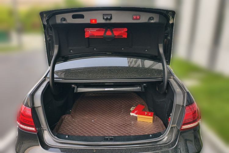 Used Mercedes-Benz E-Class 2015 E 400 L Hybrid Trunk