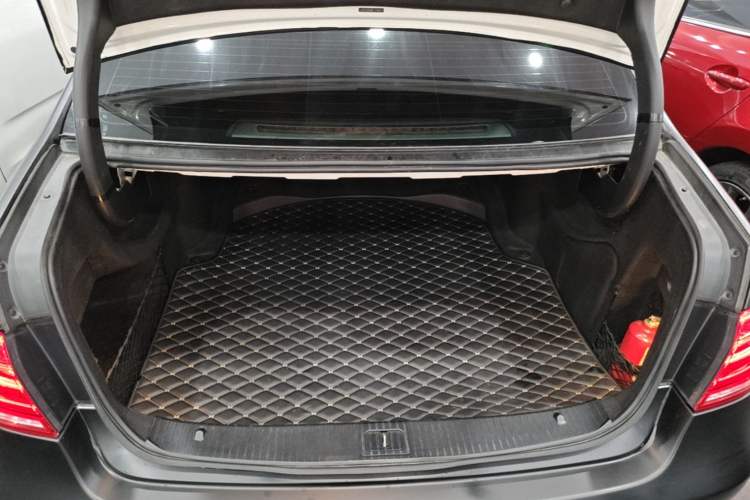 Used Mercedes-Benz E-Class 2015 E 200 L Trunk