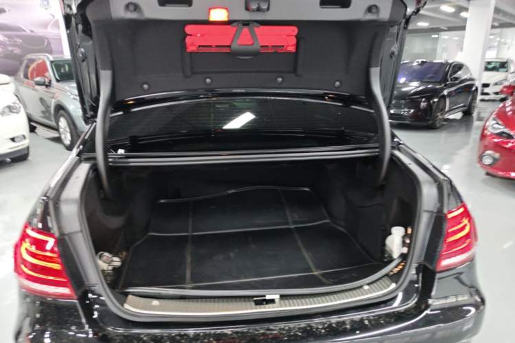 Used Mercedes-Benz E-Class 2015 E 260 L Sport & Fashion Model Trunk