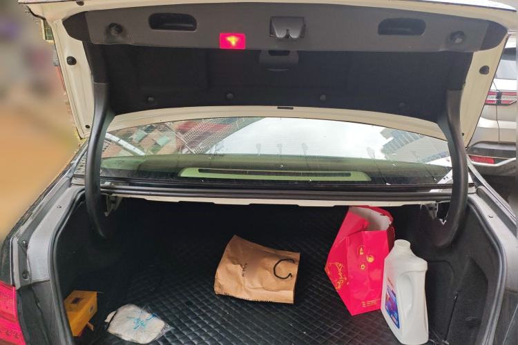 Used Mercedes-Benz E-Class 2015 Facelift E 200 L Trunk