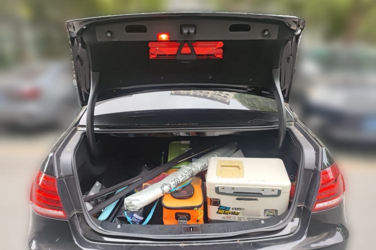 Used Mercedes-Benz E-Class 2015 E 260 L Sport & Fashion Model Trunk
