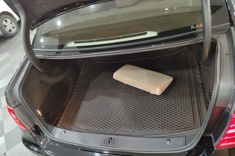 Used Mercedes-Benz E-Class 2015 E 200 L Sport Edition Trunk