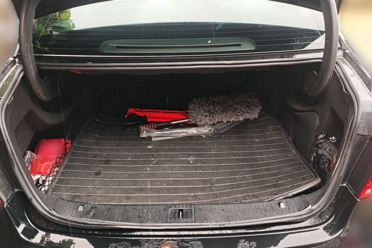 Used Mercedes-Benz E-Class 2015 E 180 L Trunk