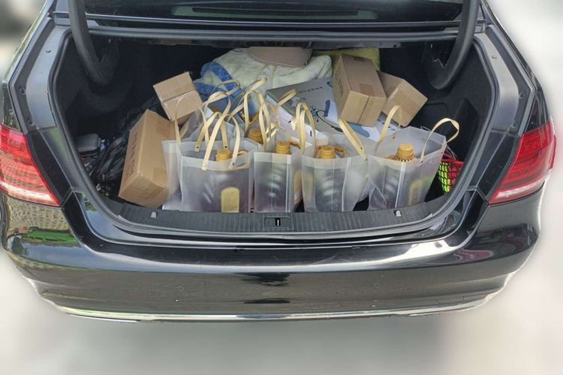 Used Mercedes-Benz E-Class 2015 E 260 L Sport & Fashion Model Trunk