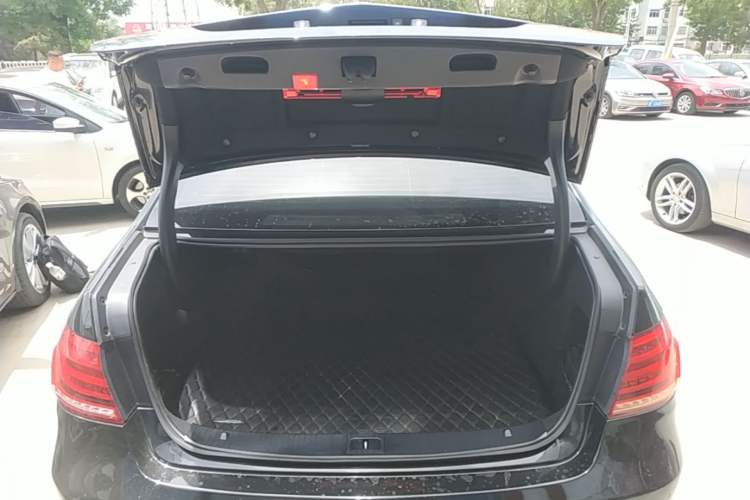 Used Mercedes-Benz E-Class 2015 Revised E 180 L Sport Edition Trunk