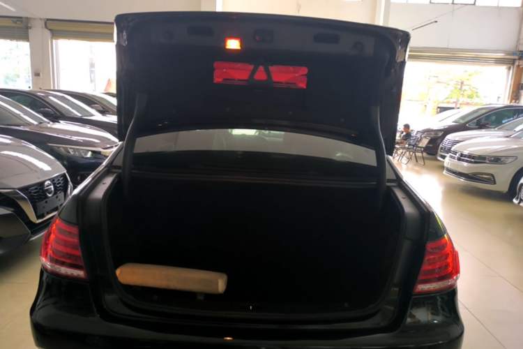 Used Mercedes-Benz E-Class 2015 Restyled E 260 L Sport Edition Trunk