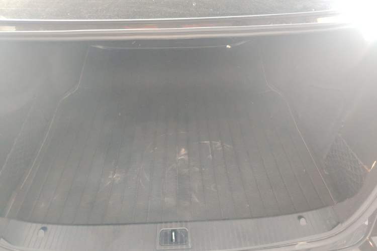 Used Mercedes-Benz E-Class 2015 Facelift E 200 L Trunk