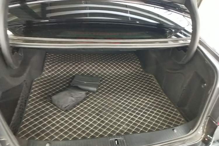 Used Mercedes-Benz E-Class 2015 E 320 L 4MATIC Trunk
