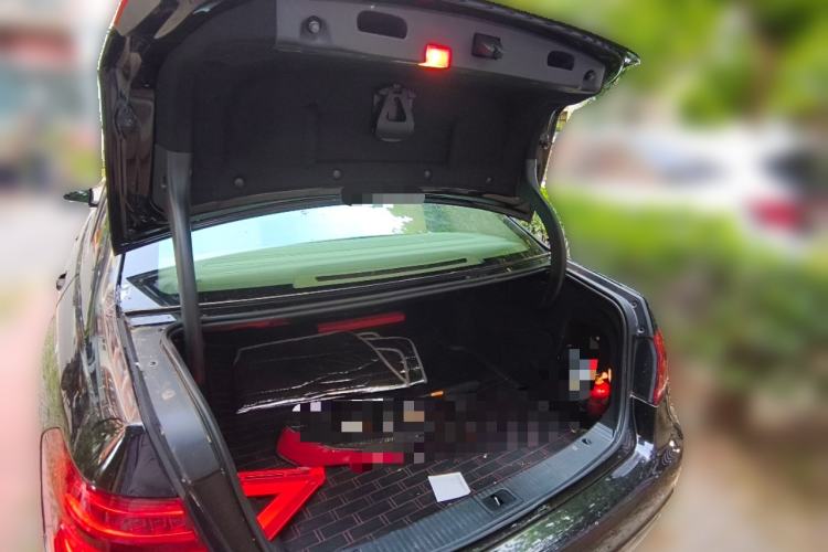 Used Mercedes-Benz E-Class 2015 Facelift E 200 L Sport Edition Trunk