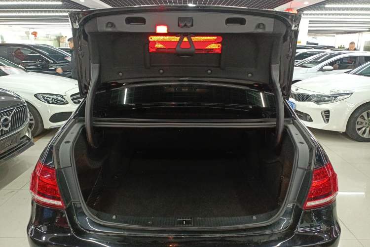 Used Mercedes-Benz E-Class 2015 Revised E 260 L Sporty and Stylish Edition Trunk