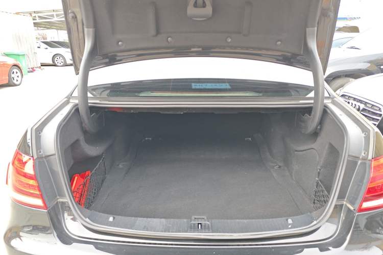 Used Mercedes-Benz E-Class 2015 Facelift E 200 L Sport Edition Trunk