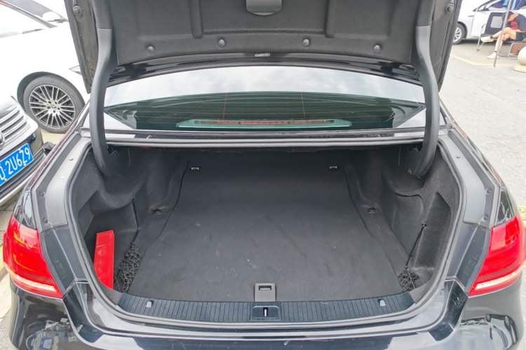 Used Mercedes-Benz E-Class 2015 Facelift E 200 L Trunk
