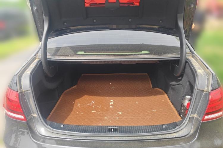 Used Mercedes-Benz E-Class 2015 Facelift E 200 L Trunk