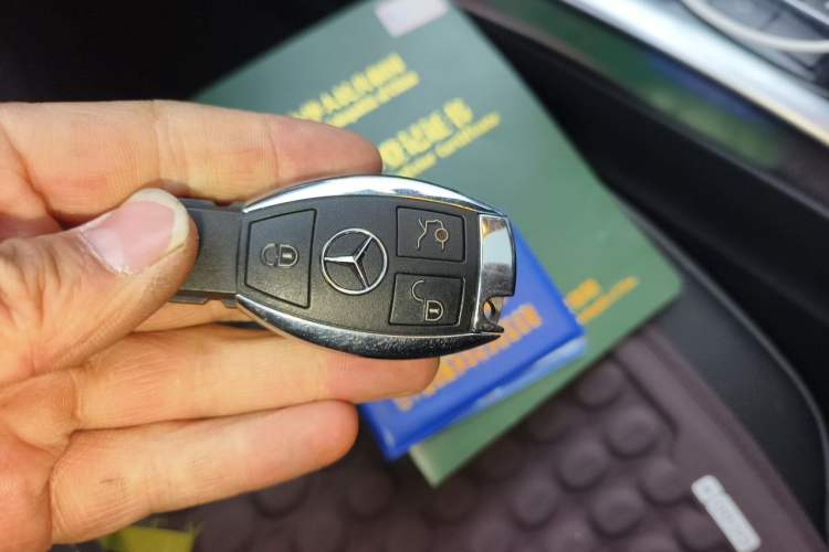 Used Mercedes-Benz E-Class 2015 Revised E 180 L Sport Edition Vehicle Key