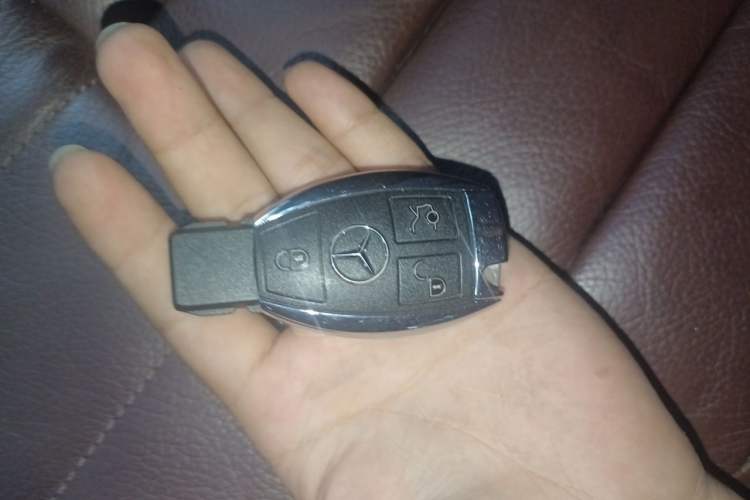 Used Mercedes-Benz E-Class 2015 E 320 L 4MATIC Vehicle Key