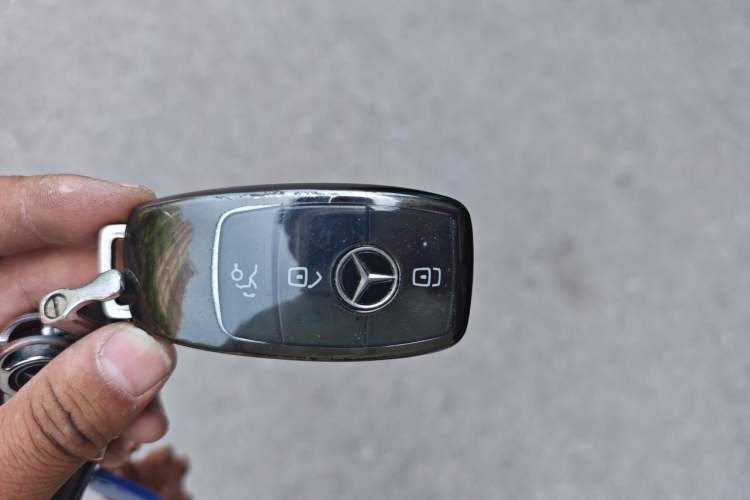 Used Mercedes-Benz E-Class 2015 Facelift E 200 L Sport Edition Vehicle Key