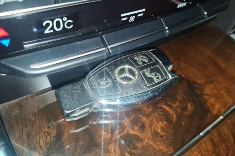 Used Mercedes-Benz E-Class 2015 Facelift E 200 L Vehicle Key