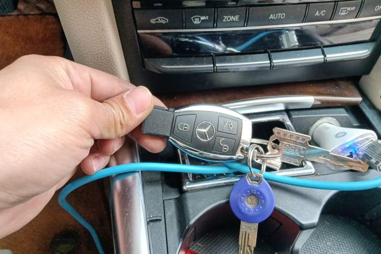 Used Mercedes-Benz E-Class 2015 E 200 L Vehicle Key