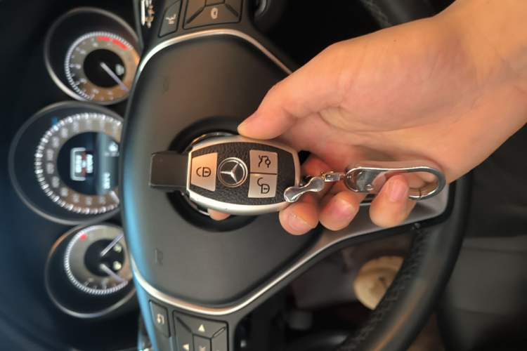 Used Mercedes-Benz E-Class 2015 Restyled E 260 L Sport Edition Vehicle Key